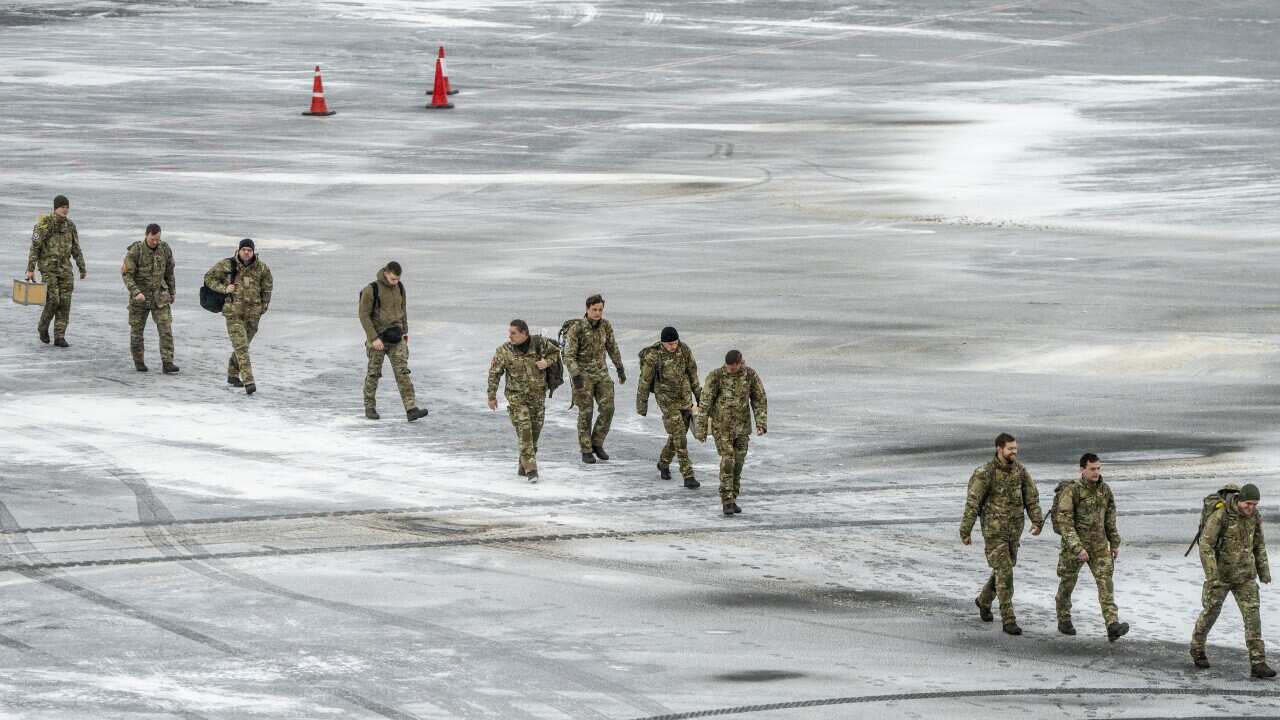 Danish soldiers continue to arrive in Nuuk