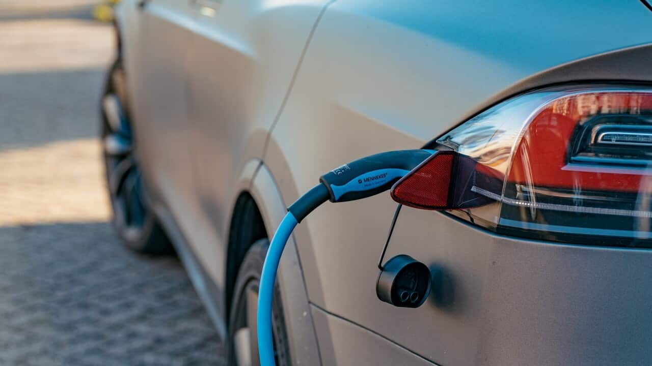 Charging an electric car at a charge stateion
