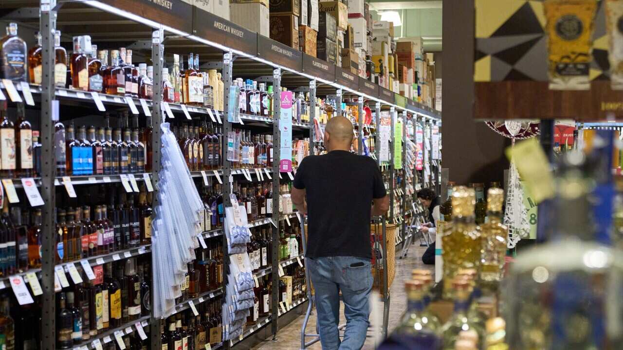US surgeon general calls for cancer risk warnings on alcohol labels