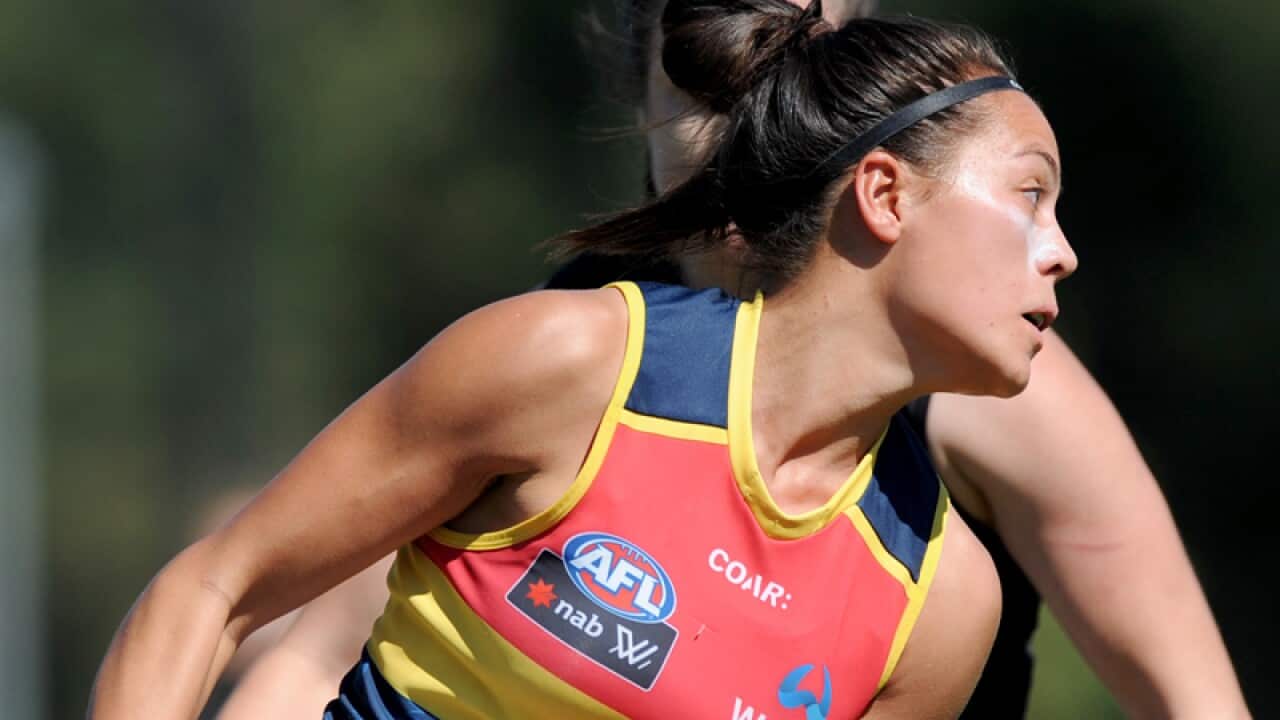 Justine Mules of the Crows in action against Collingwood Magpies