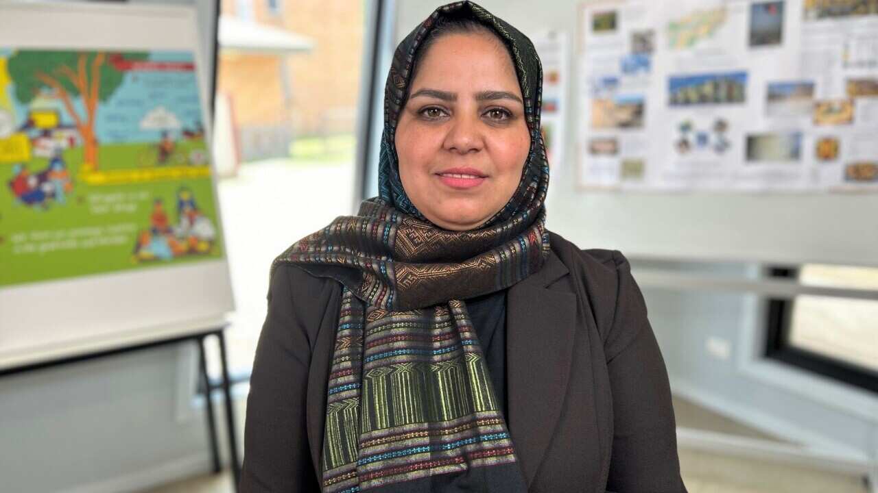 Hamida Hossaini at a Neighbourhood House in Melbourne (SBS-Scott Cardwell).jpg