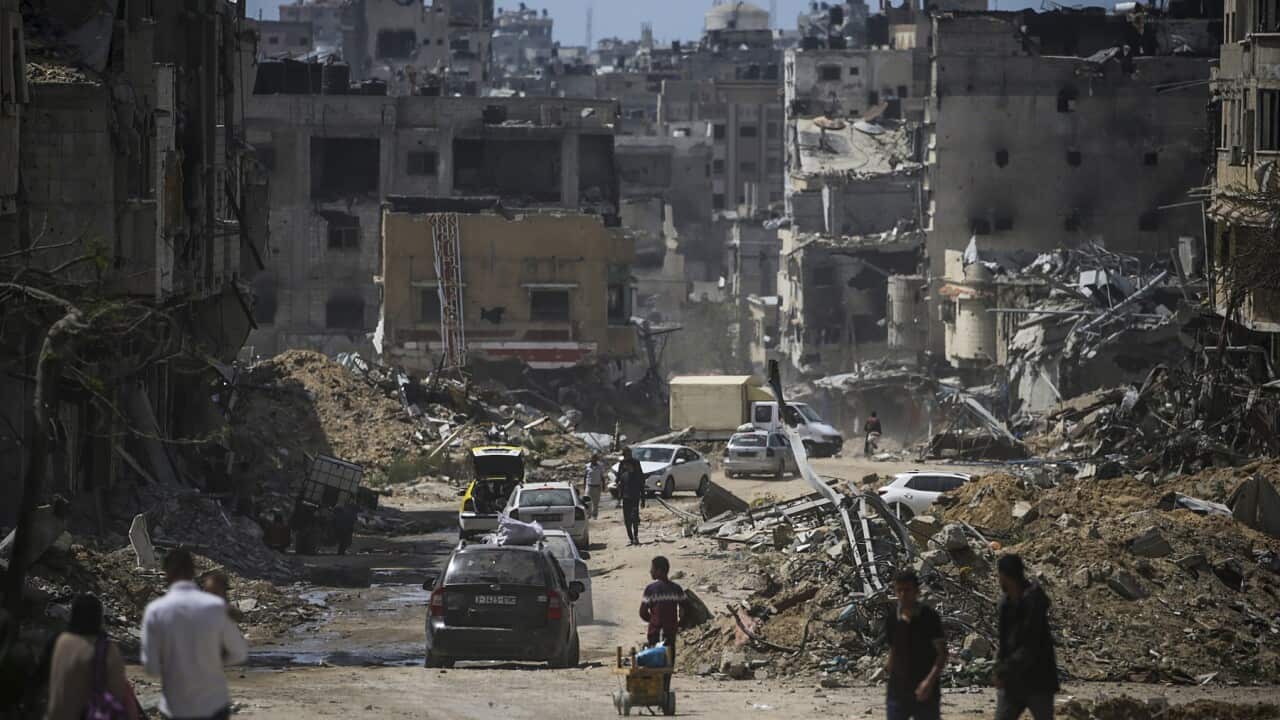 Palestinians return to Khan Younis after the Israeli military pulled out troops from the southern Gaza Strip