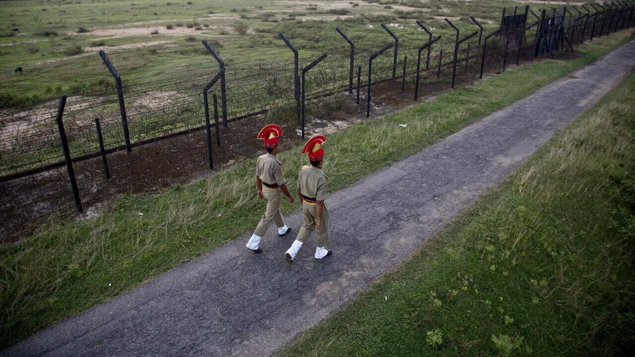 APTOPIX India Bangladesh Border