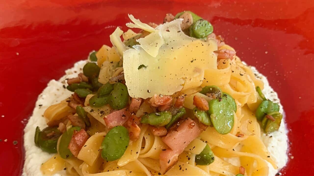 Una pasta adatta a chi è intollerante al glutine con fave, guanciale, ricotta e pecorino