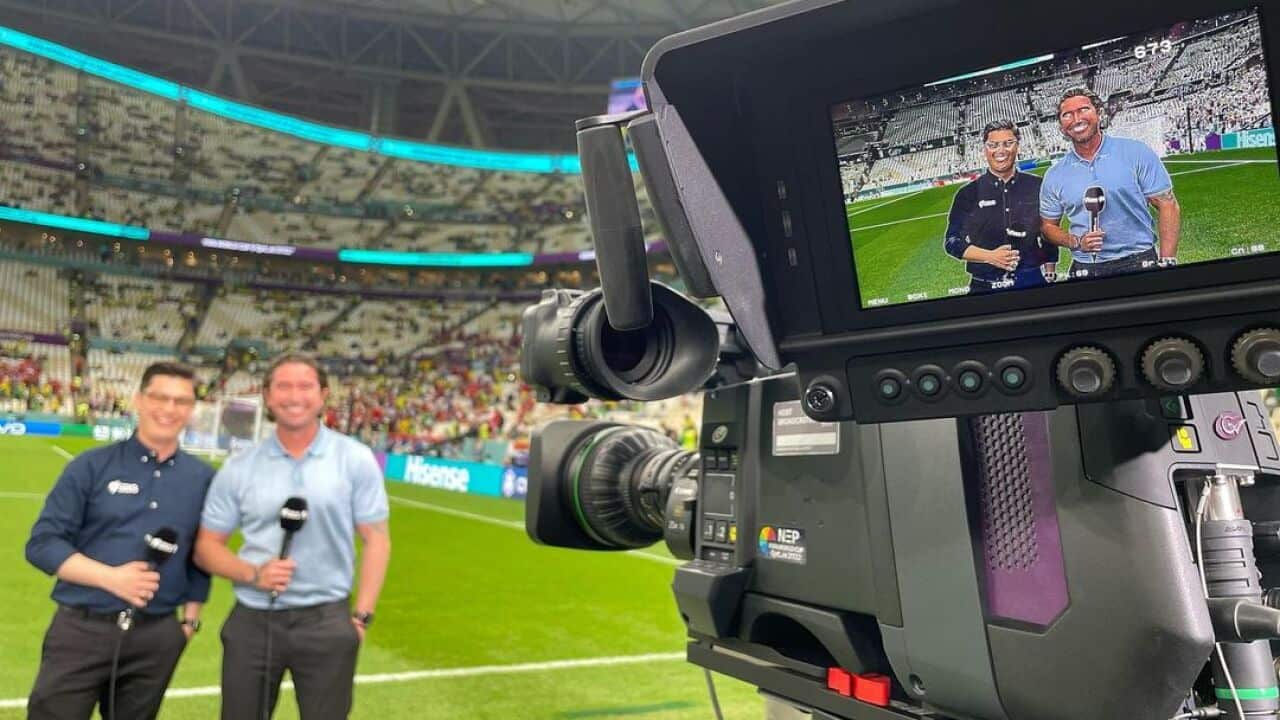 Matt Connellan with Harry Kewell at the 2022 FIFA World Cup