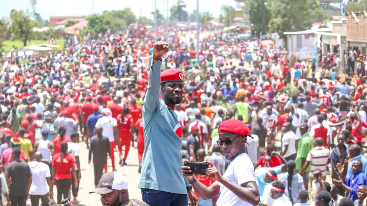 Mh Bobi Wine akiwa katika harakati za kampeni.jpg