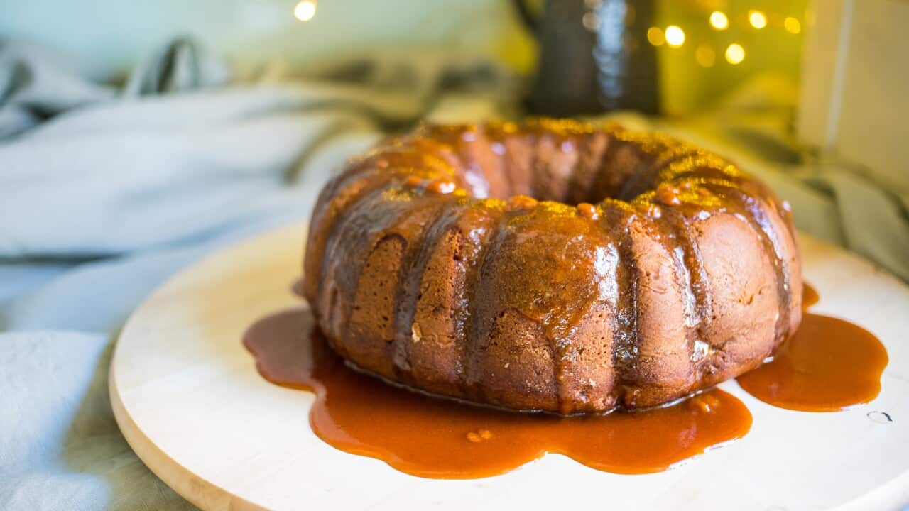 Vegan apple bundt
