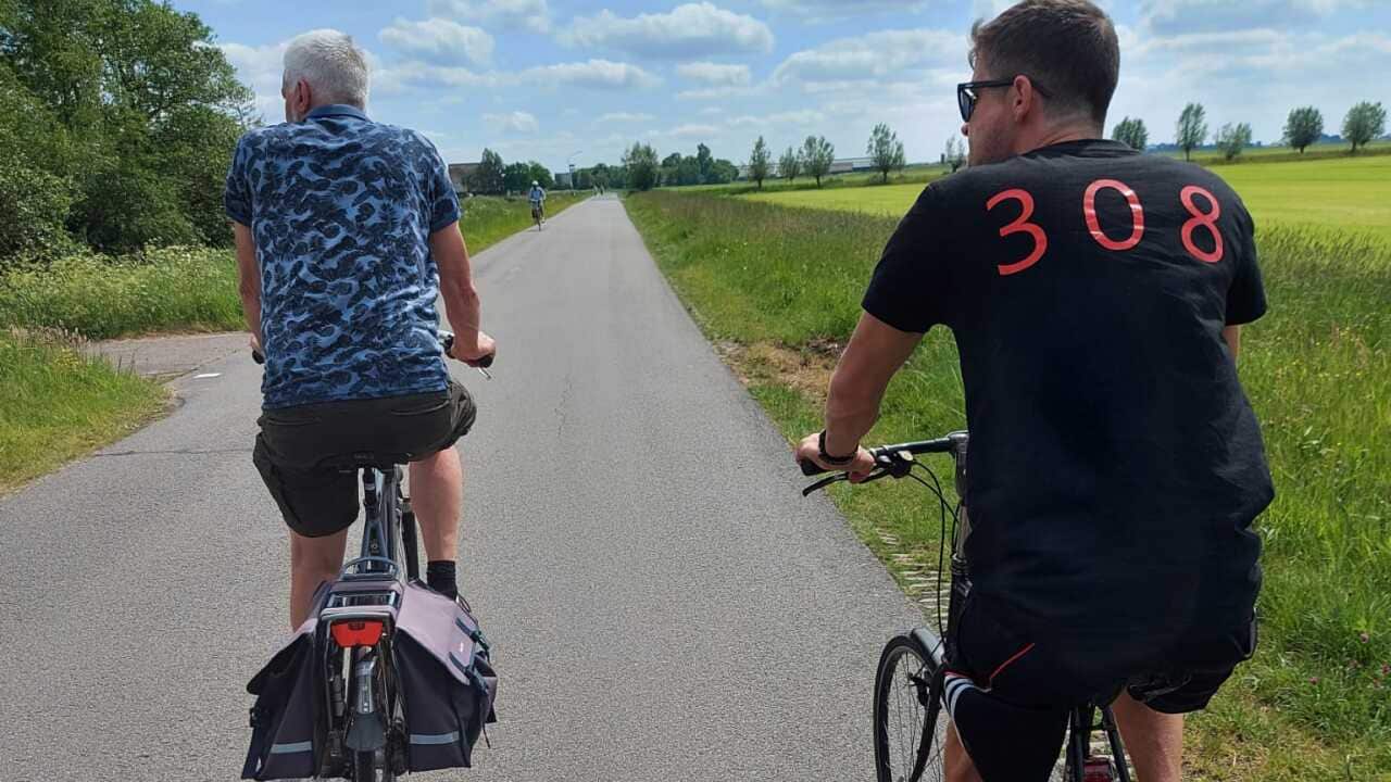 Dutchman Tjerk Slagman (right) can ride his bike again. In juni 2021 he suffered spinal cord injury due to a dirt bike accident, and got told by doctors he could never walk again.