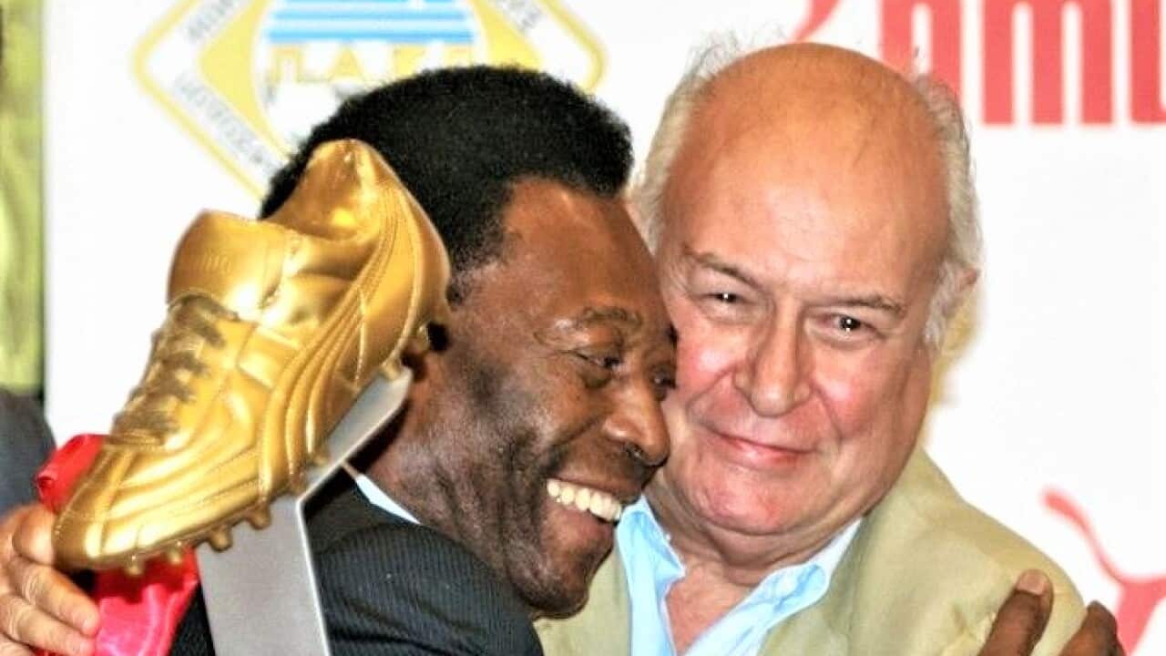 Legendary Greek sports journalist Giannis Diakogiannis has passed away at the age of 91. Here with Pelé ERT.GR.jpg