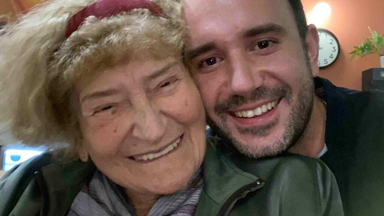 Nića Smailbegović i unuk Andrej Hreščak.jpg