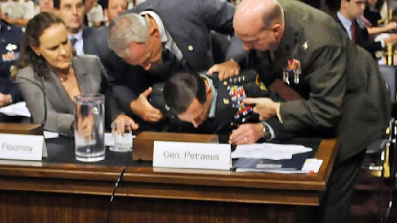 Petraeus_collapse_160610_aap_b_252895779