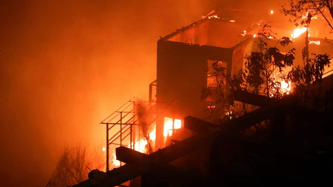 Fire rages through houses in Valparaiso, Chile