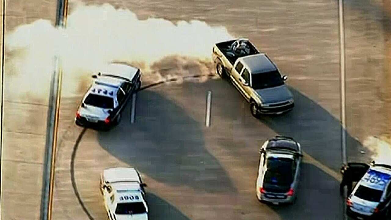 A US woman has lead police officers on a high speed car chase through Fairfax County, Virginia. (Screenshot)