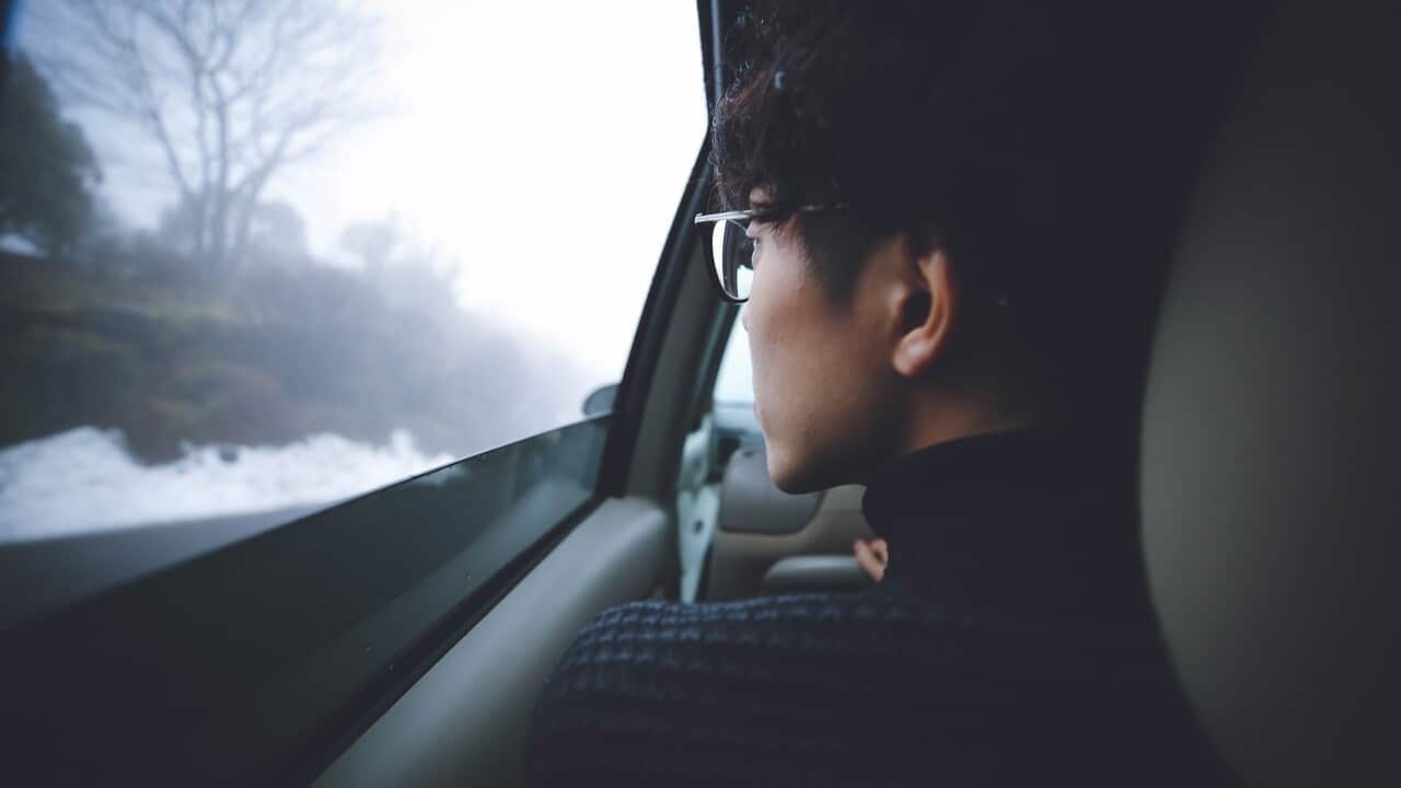 Làm thế nào để đối phó với áp lực và trạng thái trầm cảm nơi xứ người?