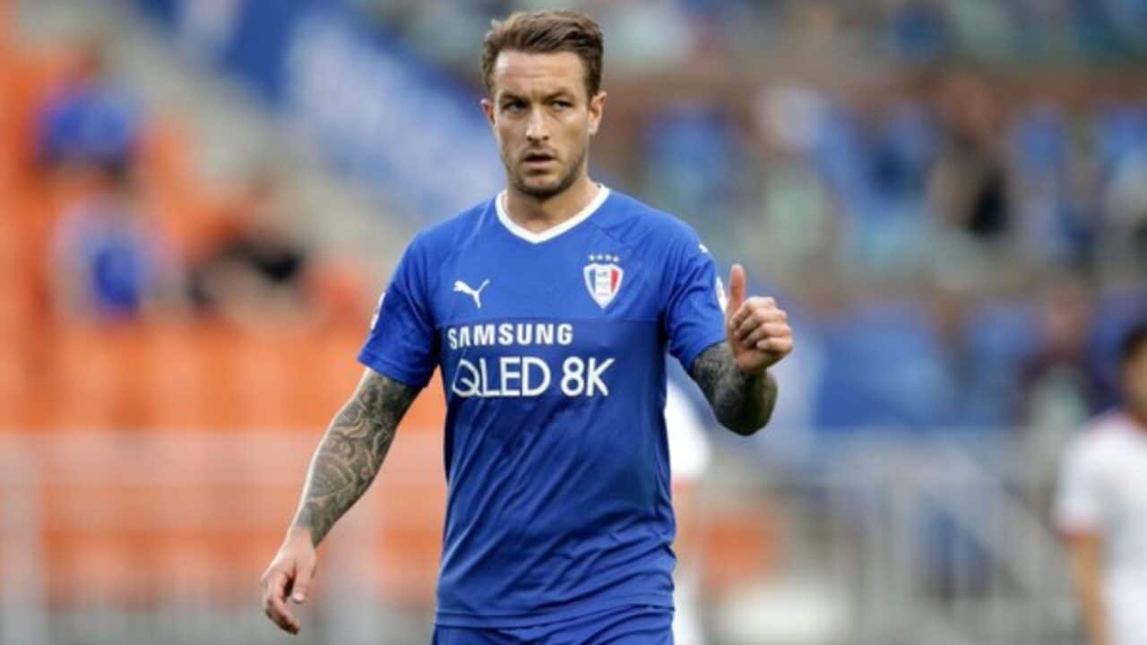 Adam Taggart in action for Suwon Bluewings