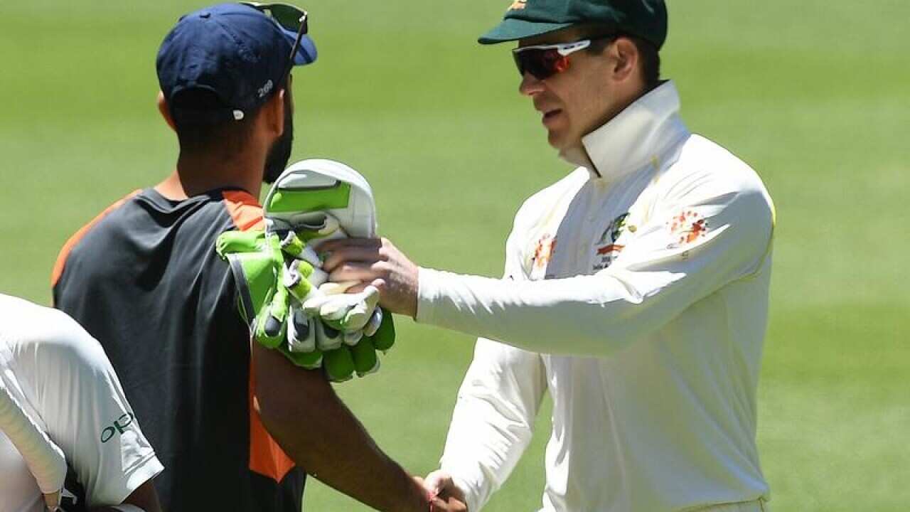 Tim Paine (right) and Virat Kohli.