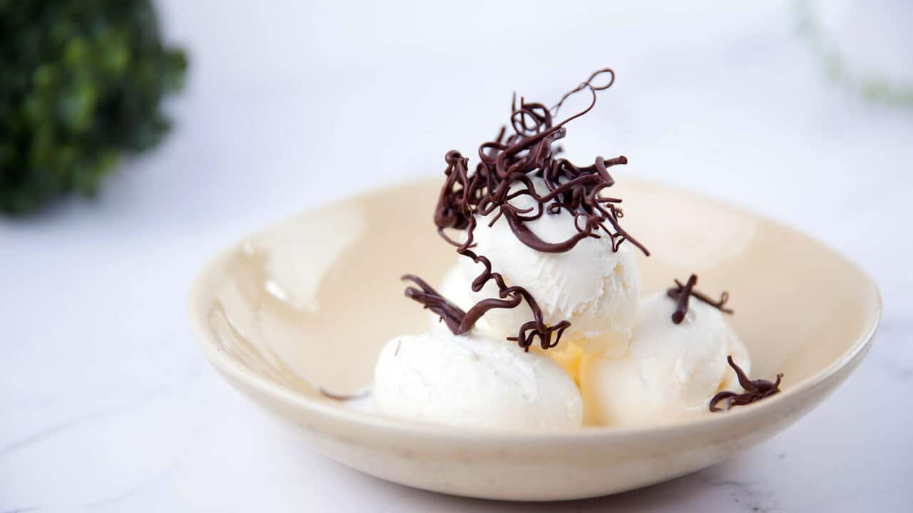 Corkscrew chocolate garnishes