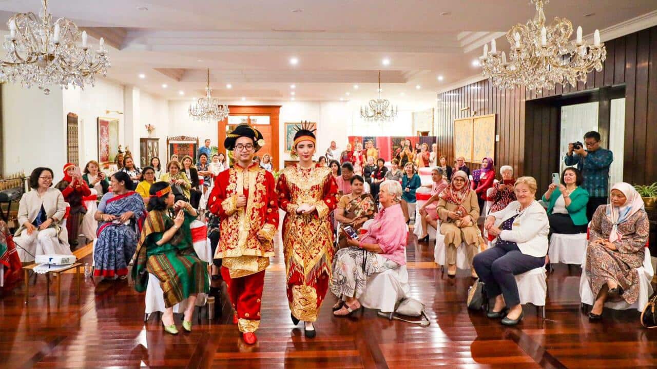 Guests at the Indonesian Cultural Circle (ICC) event at the Indonesian Embassy in Canberra were treated to a show of the traditional wedding costume of the Mandailing Batak tribe of North Sumatera.