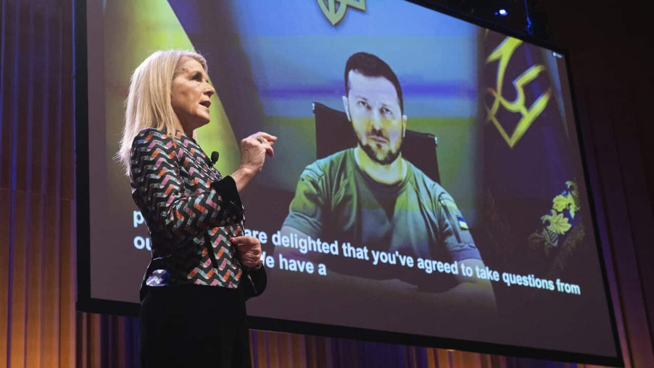 Julie Bishop at ANU with Volodymyr Zelenskyy on a screen (AAP).jpg