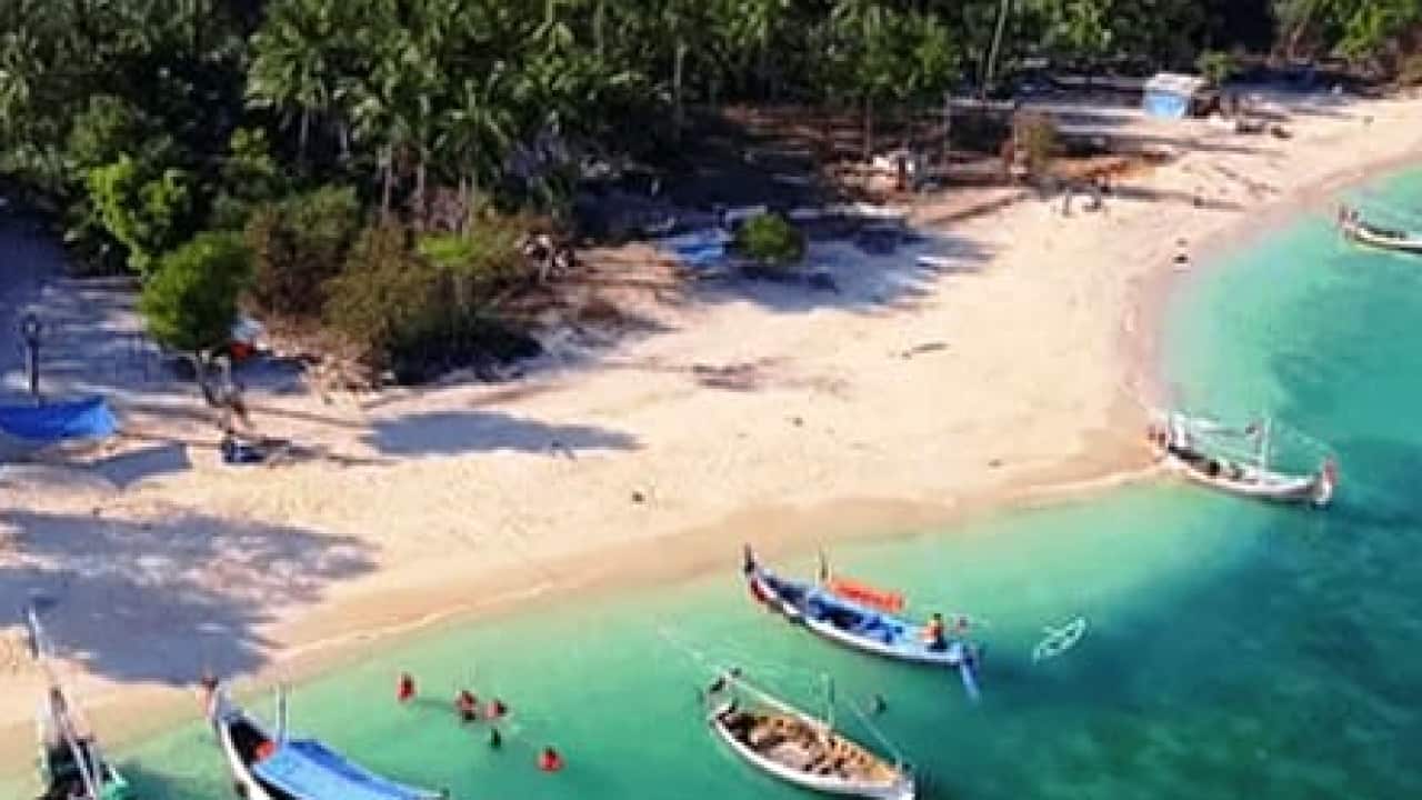 Gili Iyang, di Kabupaten Sumenep, Madura, Jawa Timur