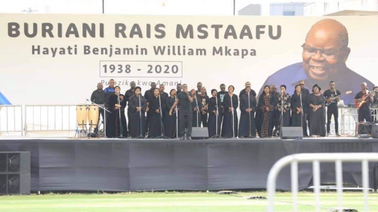 Waimbaji washiriki katika ibada yakumuaga rais mstaafu Benjami Mkapa