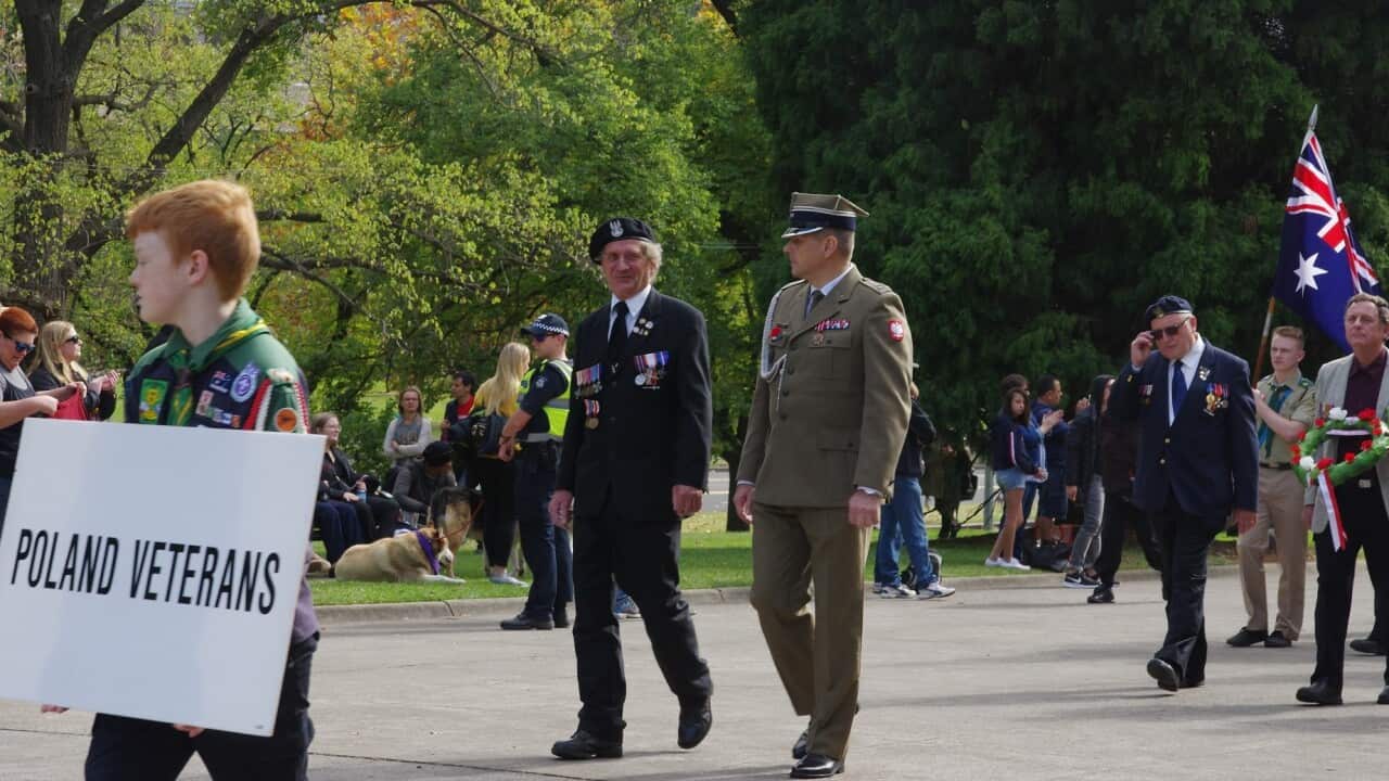 ANZAC DAY PARADE SPK Kolo Nr 3 Melbourne w roku 2018, pochód prowadza Bogdan Platek Prezes ZK SPK w Australii i plk. Leszek Słomka Attache Obrony.