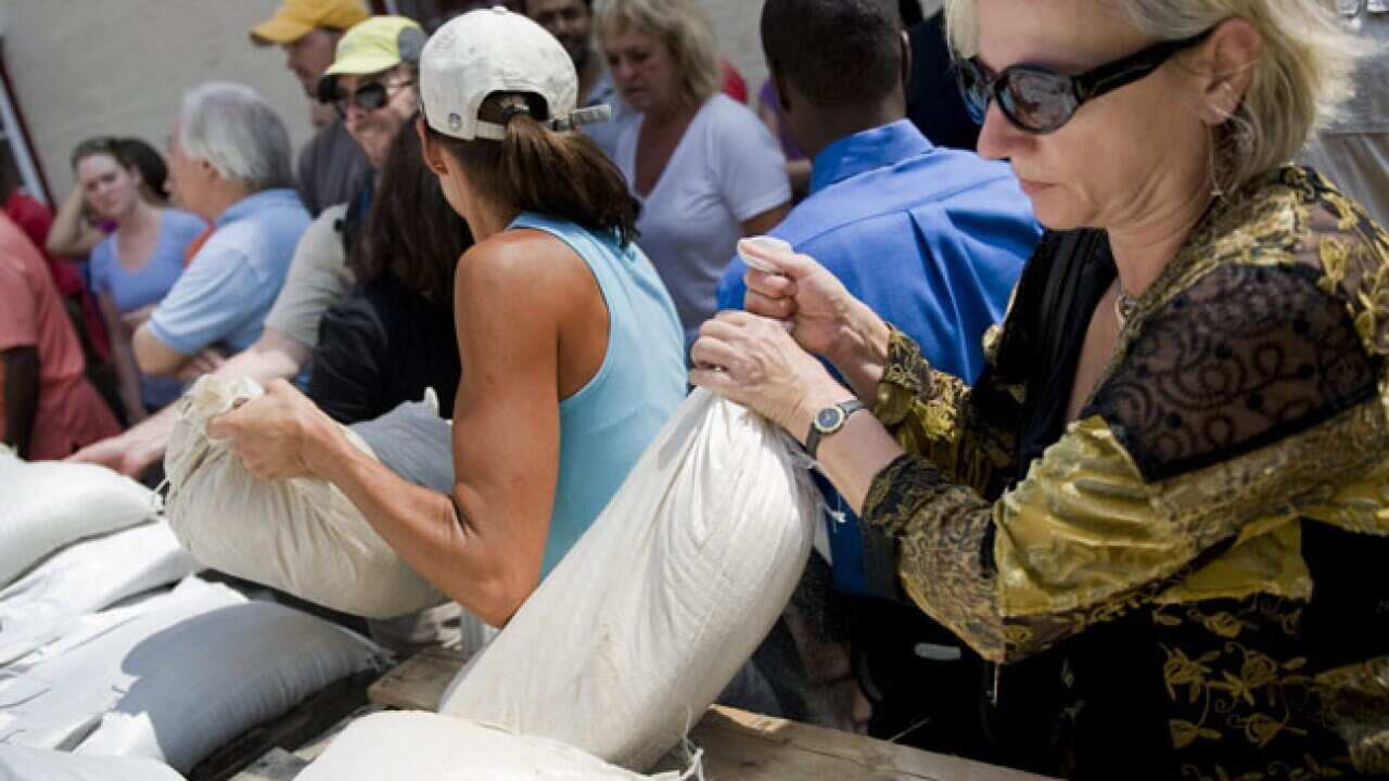 Irene_prep_20110827_b_aap_982615519