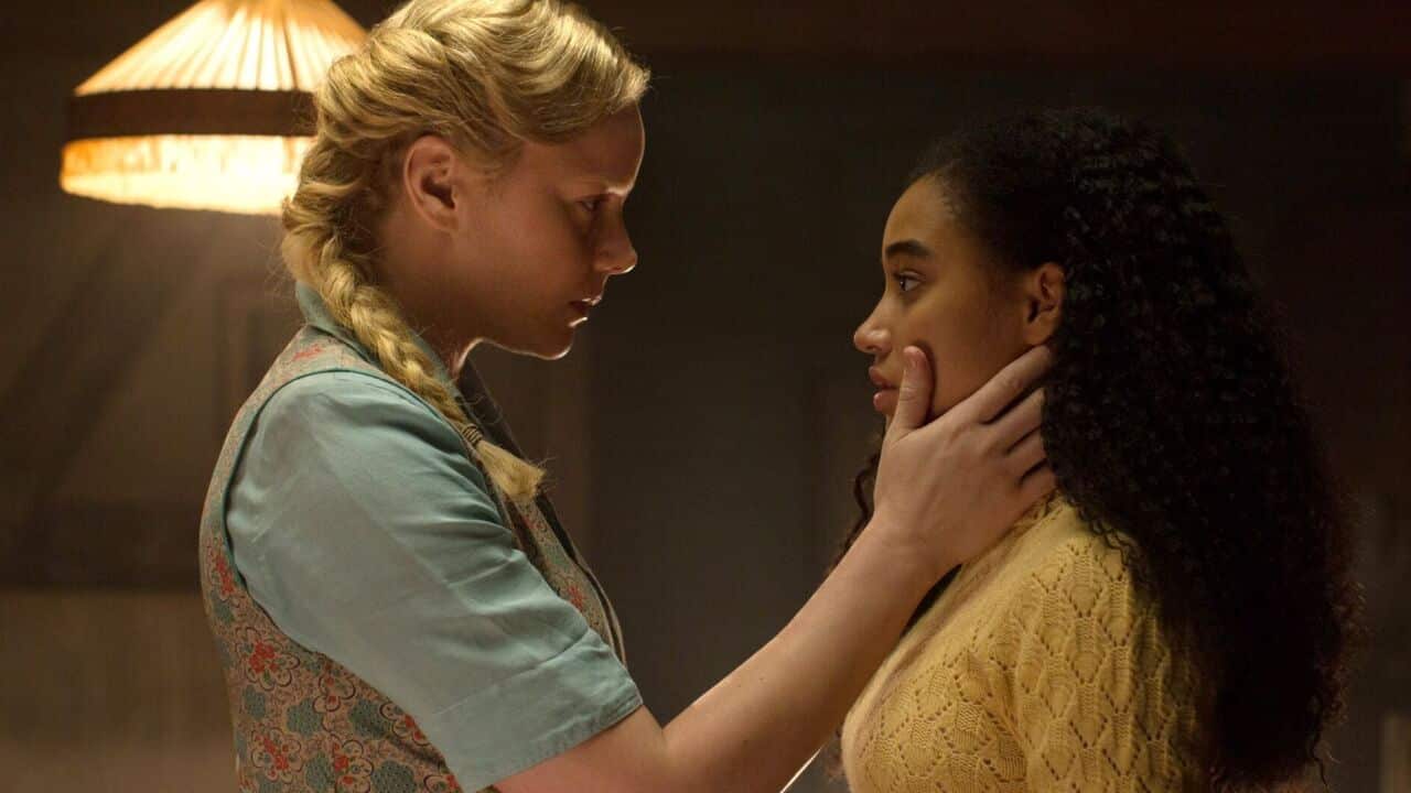 Scene aus dem Film Where Hands Touch