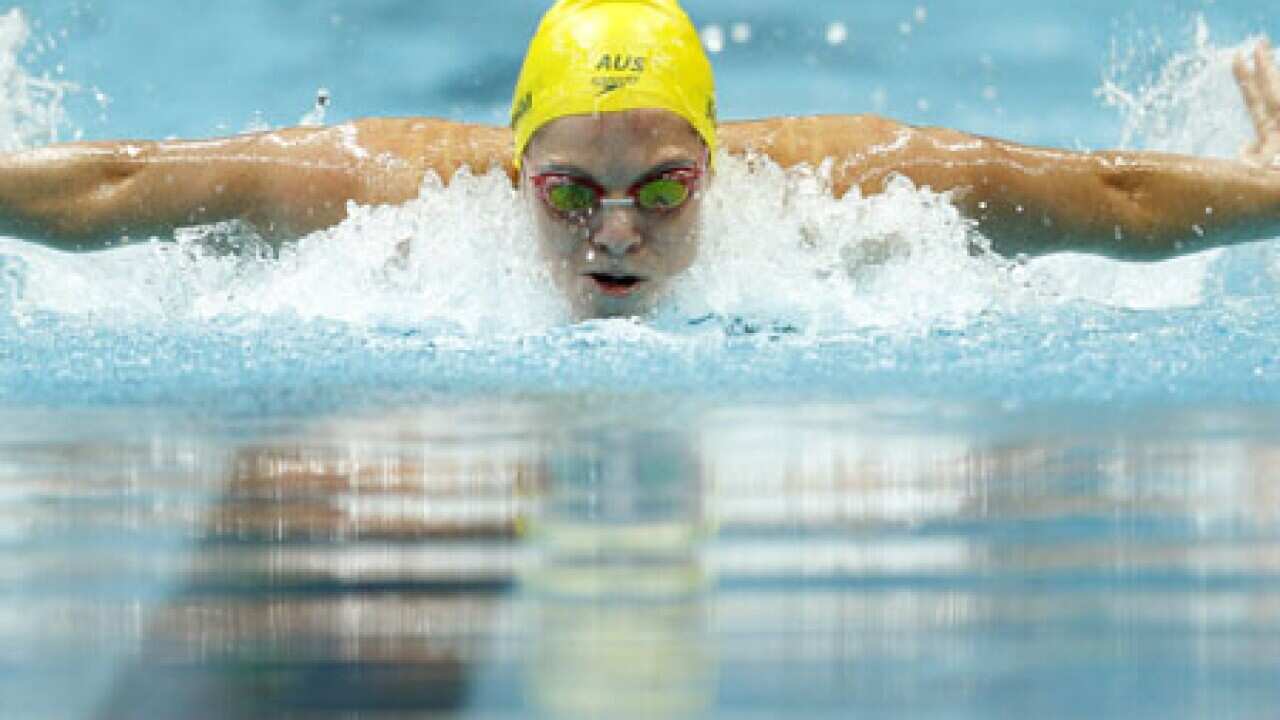 seebohm_swimming_AAP_101004_B_435917624