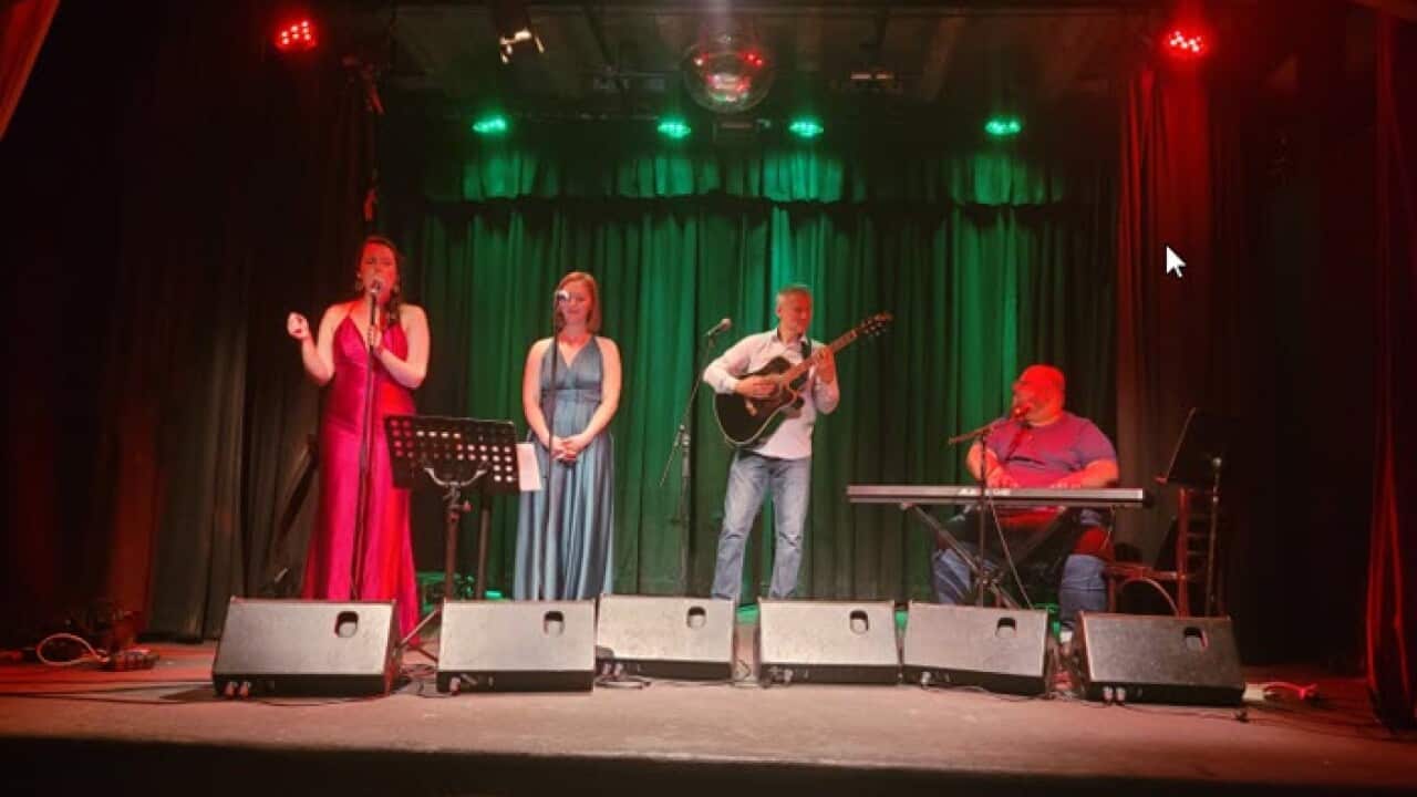 Nevena & Mirha hit the stage at The Toff In Town