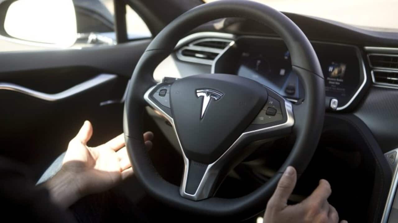 tesla-hands-wheel.jpg