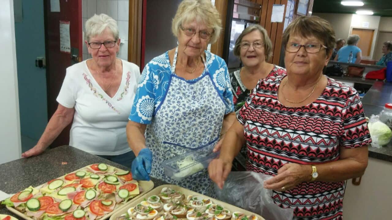 Keskiviikkokerhon naisia