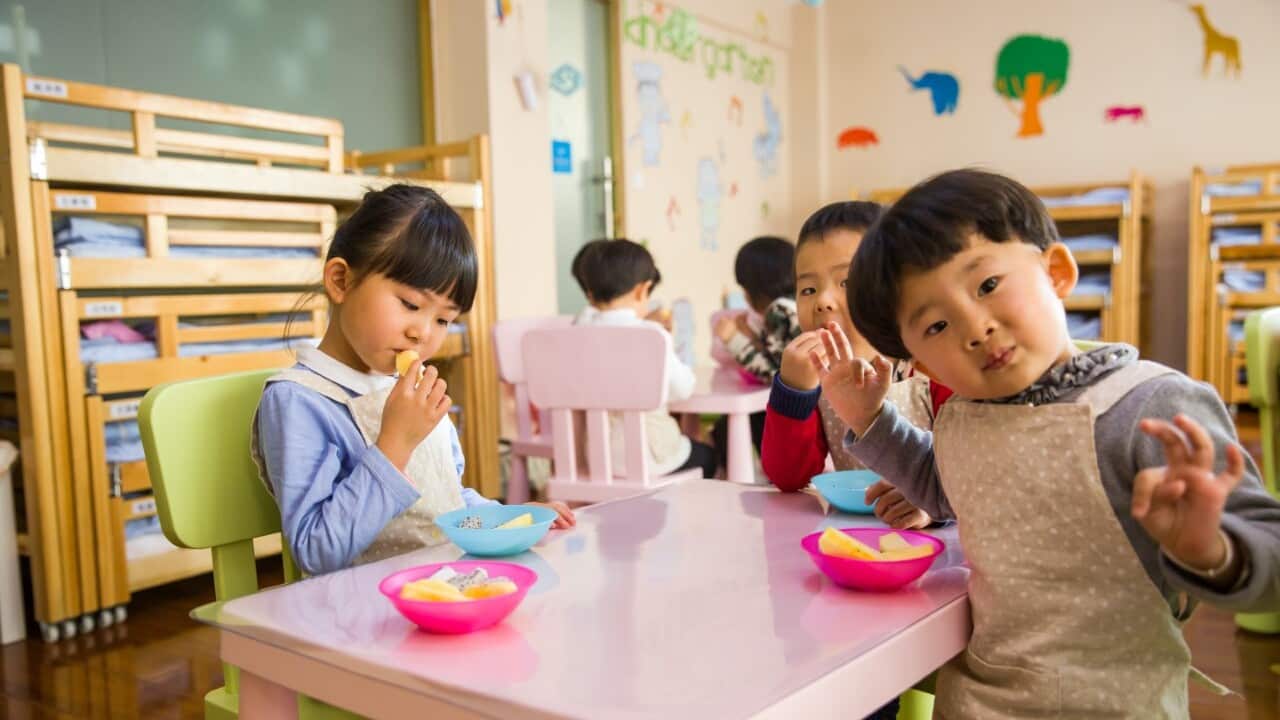 Three toddlers eating on white table. Naomi Shi - Pexels