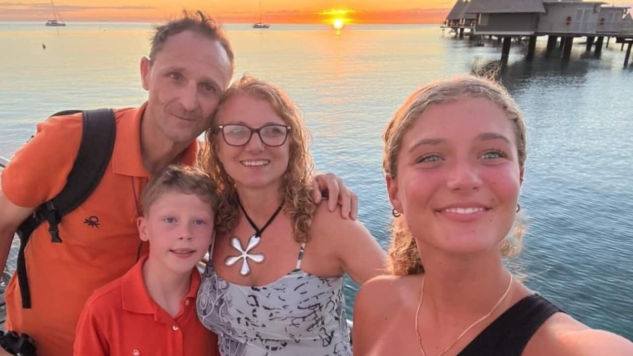 Michela, Roberto, Maui and Tiare take a selfie on holiday.