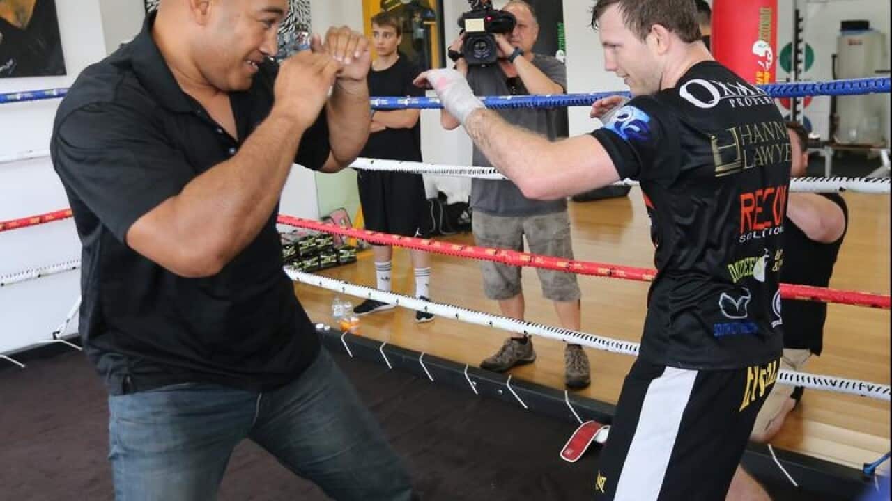 Alex Leapai spars with Jeff Horn.