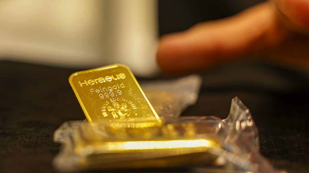 Gold prices hit record high amid global uncertainty