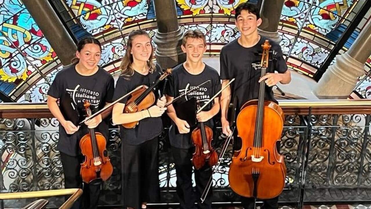 Beatrice con il fratello e i cugini, componenti del Cousin Quartet