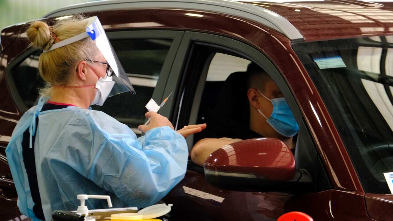 پرستاری در مرکز واکسیناسیون سواره در ملتون، ویکتوریا.