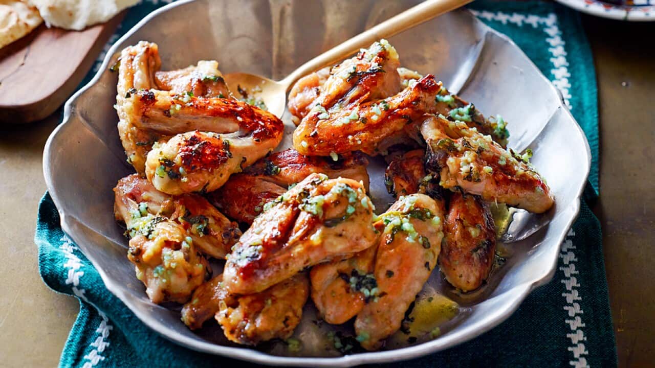 Chicken wings with coriander, garlic and lemon