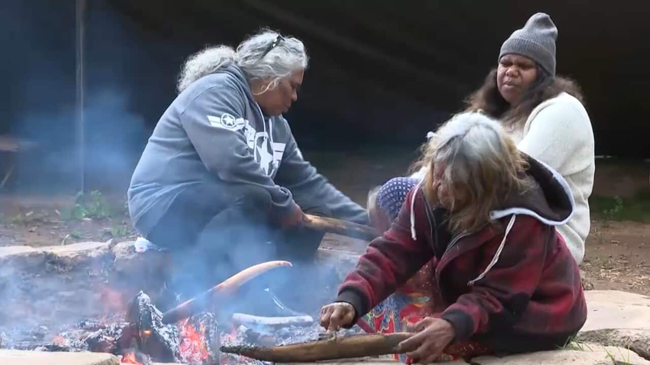 Miembros de una comunidad indígena del sur de Australia que no pudieron regresar a sus hogares en zonas remotas por el riesgo de COVID-19.