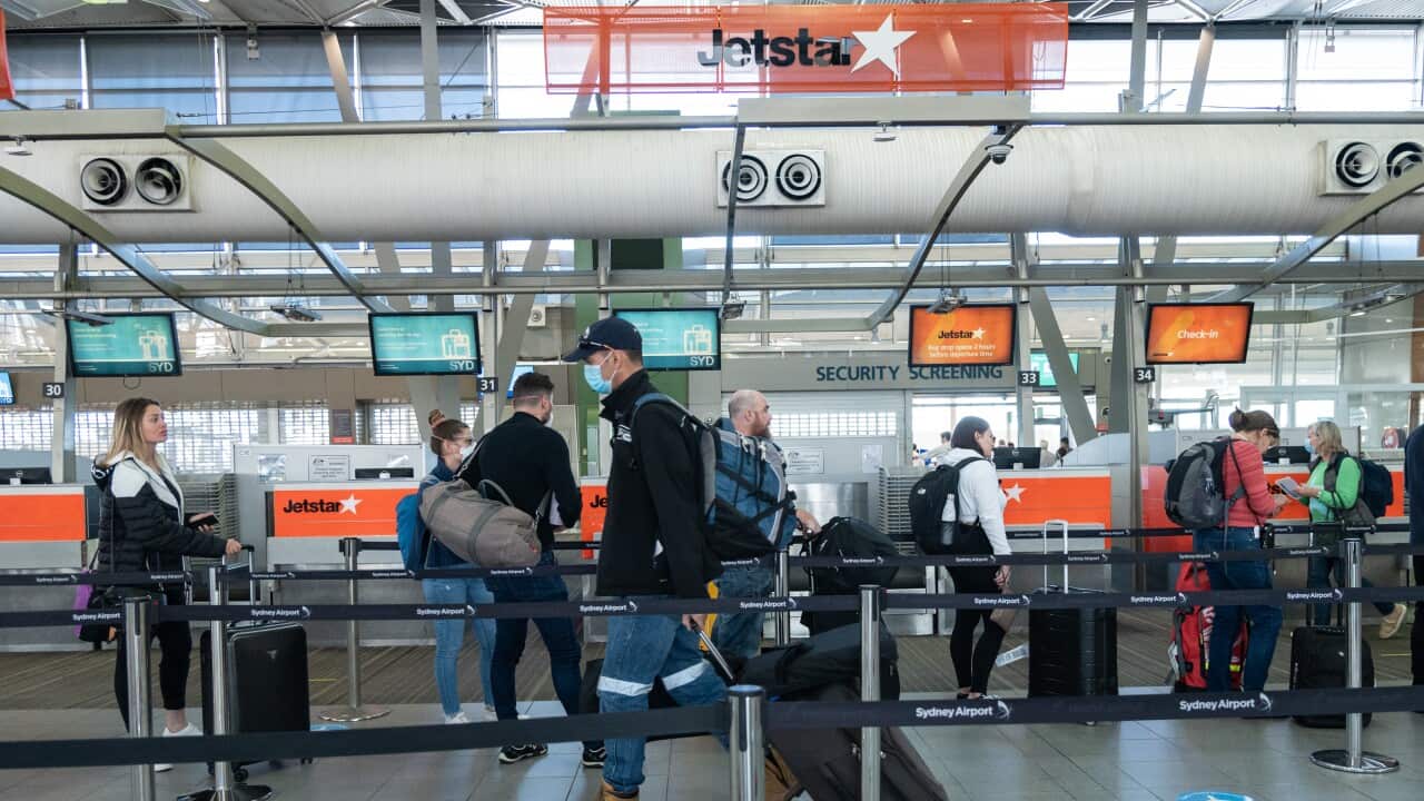 SYDNEY AIRPORT DEPARTURES