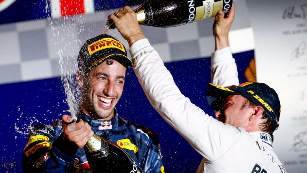 Nico Rosberg (R) and Daniel Ricciardo