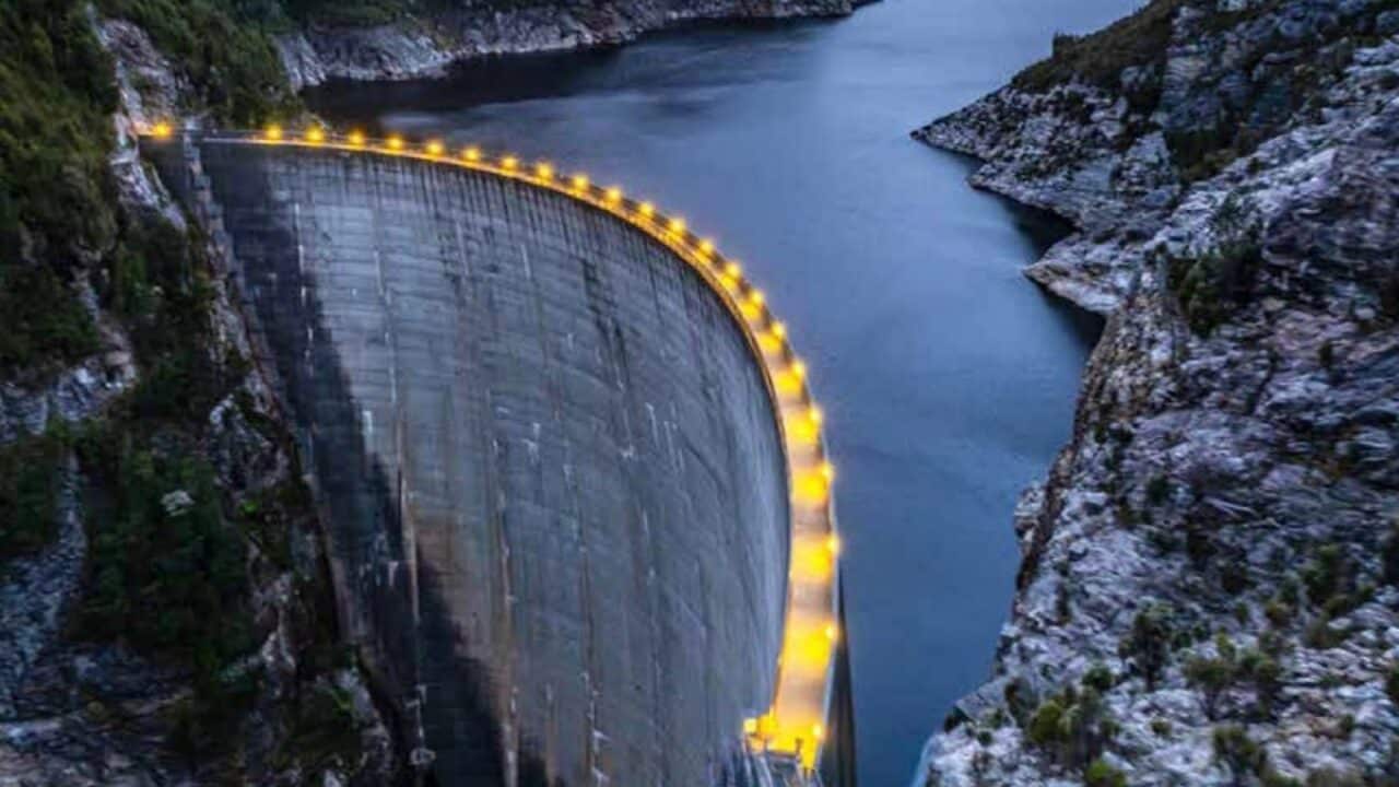 Undersea electricity cable