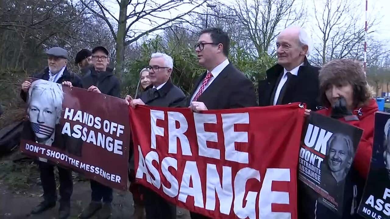 Andrew Wilkie and George Christensen join protestors outside Belmarsh prison