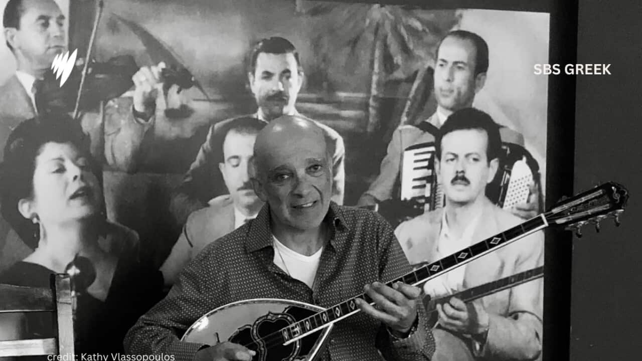 O μουσικός Αχιλλέας Γιαγκούλλης στο Μουσείο Βασίλης Τσιτσάνη στα Τρίκαλα το οποίο επισκέφτηκε τον Σεπτέμβριο του 2024