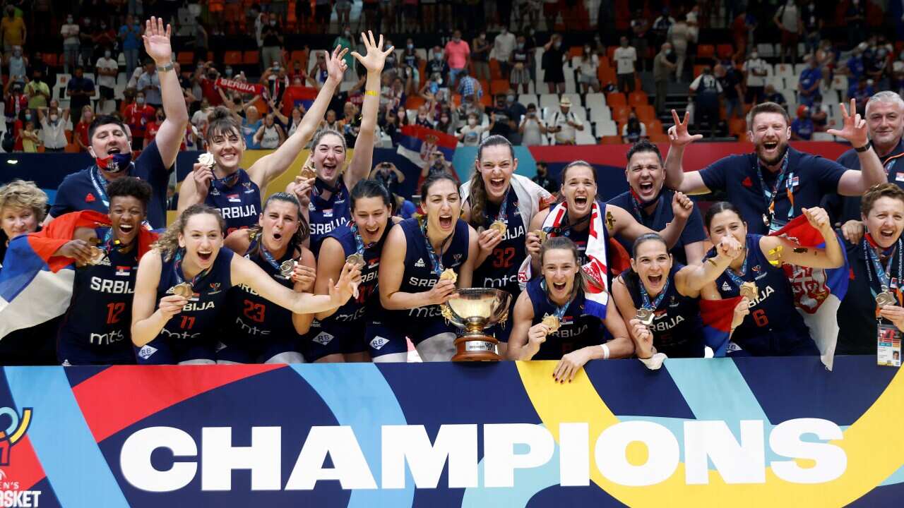 epa09306841 Players of Serbia celebrate after the Eurobasket 2021 women's final basketball match between France and Serbia held at Fuente San Luis arena in Valencia, eastern Spain, 27 June 2021. EPA/Kai Forsterling