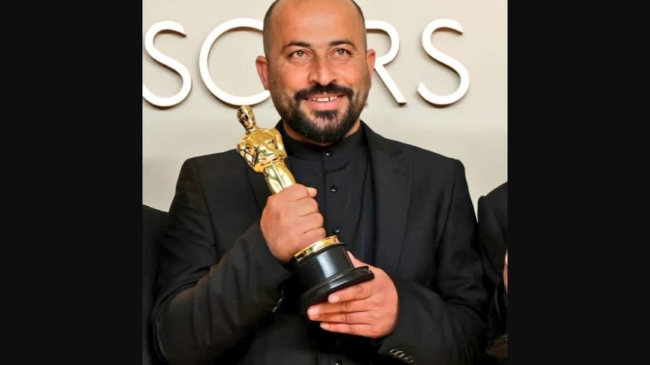 اعتداء واعتقال ثم إطلاق سراح المخرج الفلسطيني حمدان بلال | SBS Arabic