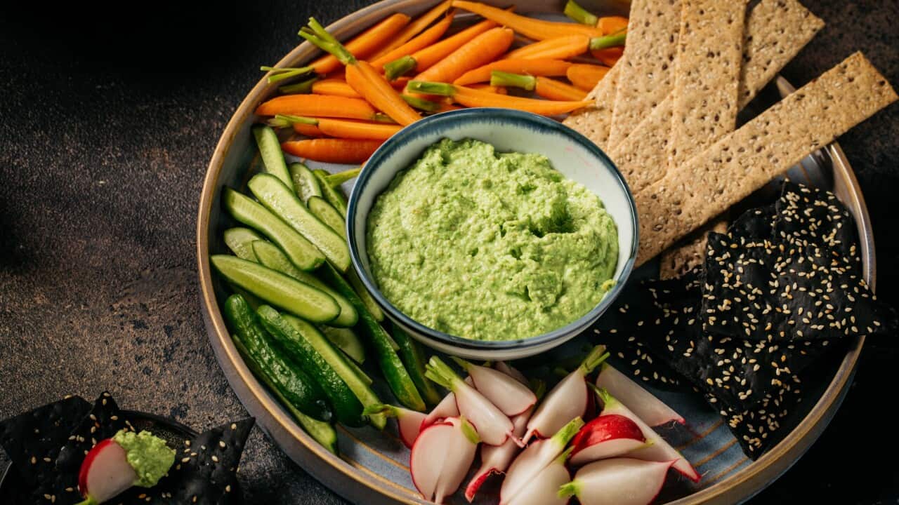 Pea and cashew pesto dip