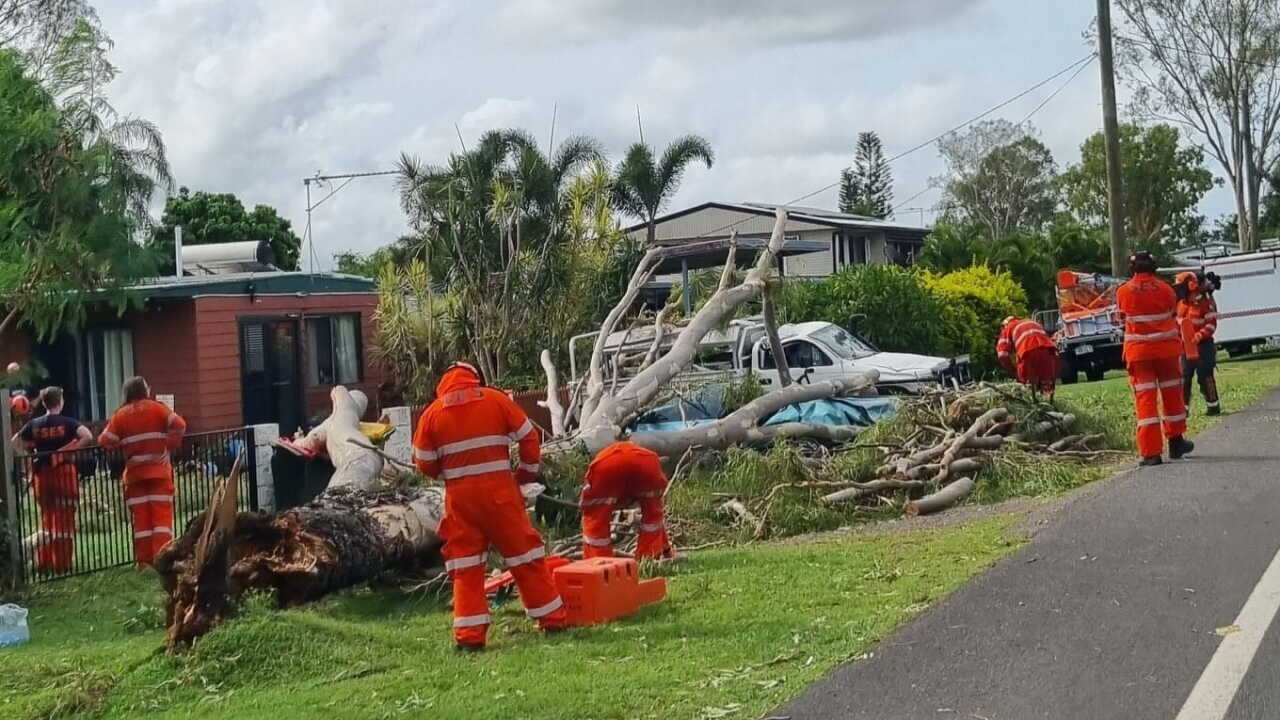 Queensland residents to get hardship grants as thousands still without power after cyclone Kirrily Queensland residents to get hardship grants as thousands still without power after cyclone Kirrily