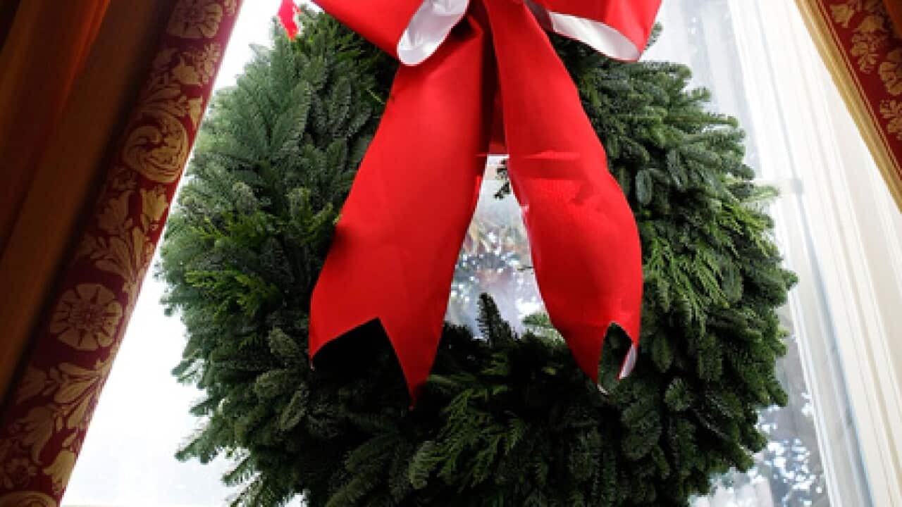 Christmas_wreath_2512_L_getty_203723128